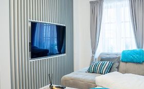 Mimis Lakeside Apartment - Newly Renovated